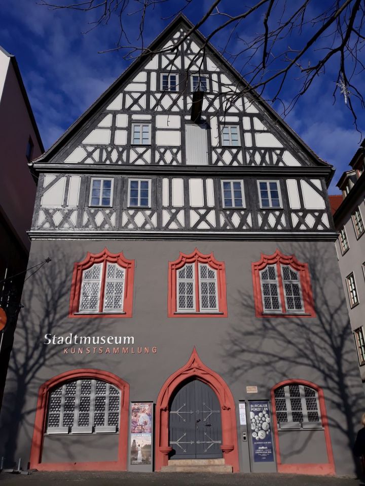 Frisch sanierte Fassade der Alten Göhre, Markt 7, nach Bauzeit 2020