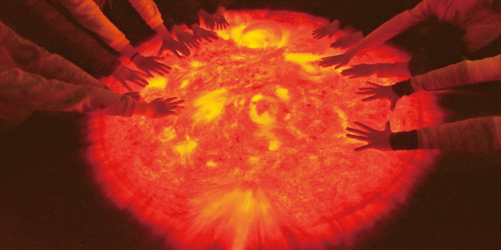 Hiroyuki Masuyama:„Sun“, 2012, Acrylic paint on epoxy resin and light box, Unique, 201 x 201 x 20 cm „1000 Kinder mit 2 Künstler / Sonne“ Teloy-Mühle, Meerbusch, Meerbusch, 01.10.2017 – 15.10.2017